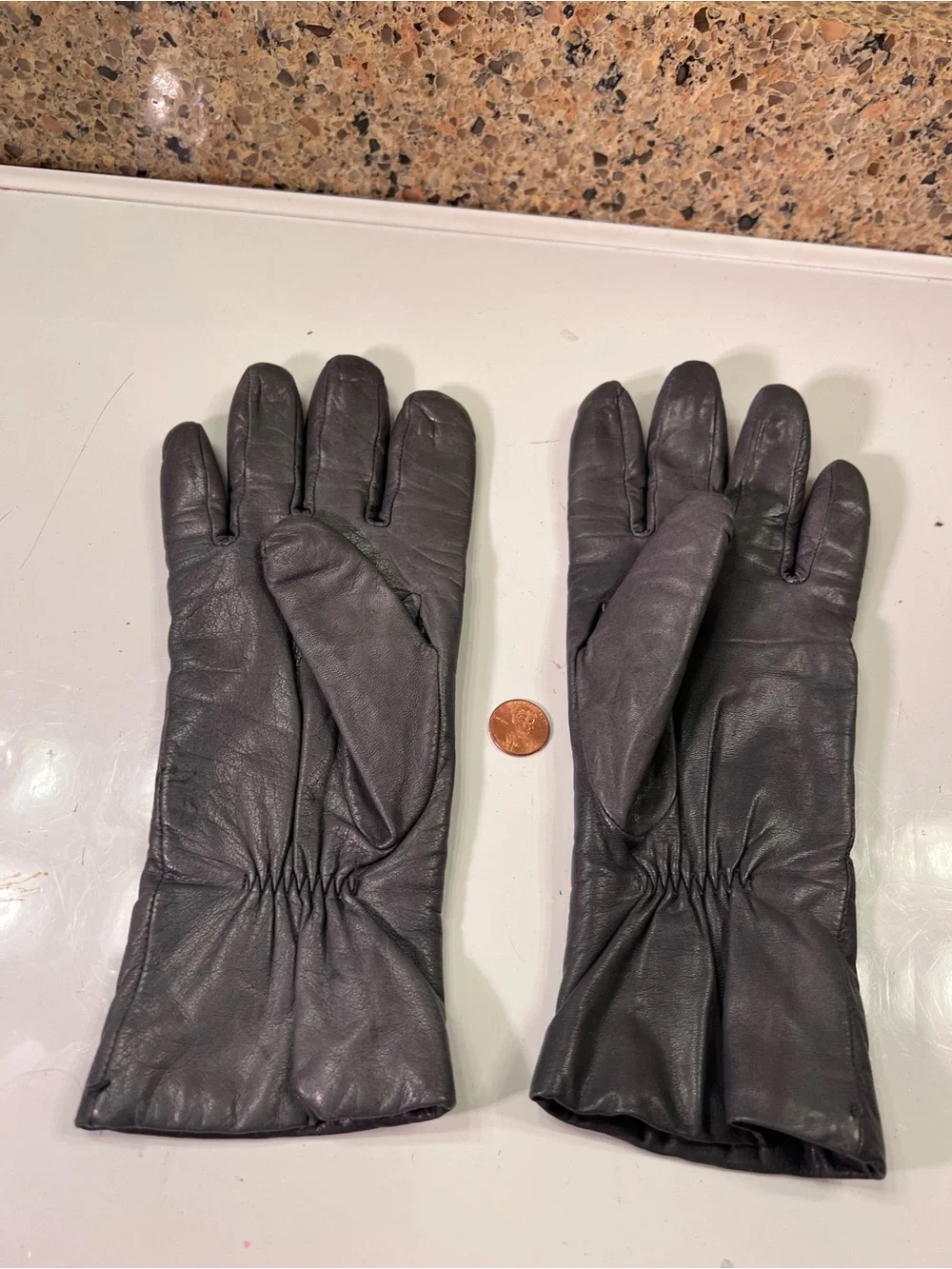 Gray Women's Leather Gloves Size Medium Lined Preowned